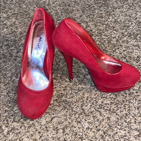 Red Heels 👠 - Picture 4 of 6